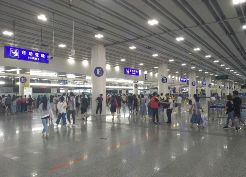 舒适车深圳口岸接送服务